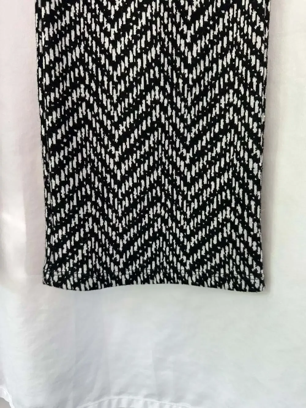 BCBG Generation Womens Pants Black and White Chevron Knit Pull-On Pants Medium - Picture 3 of 13